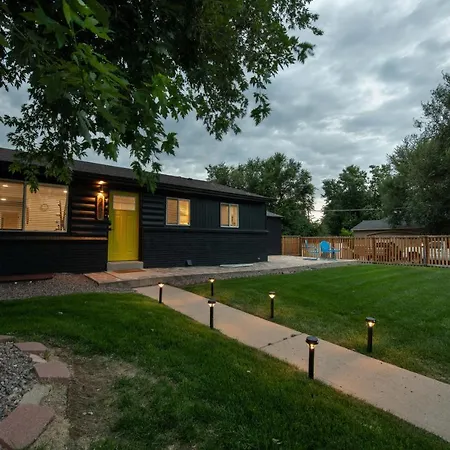 The Yellow Door - Mid Century Design & Comfort Denver Exterior photo