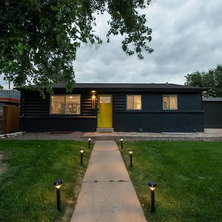 The Yellow Door - Mid Century Design & Comfort Denver Exterior photo